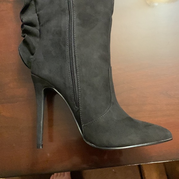 Boots - Picture 4 of 6